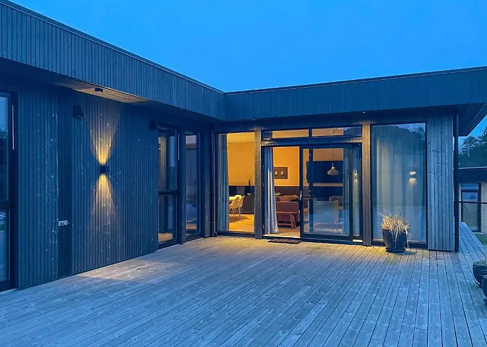 3 Bedroom Lovely In Lindesnes Svenevik